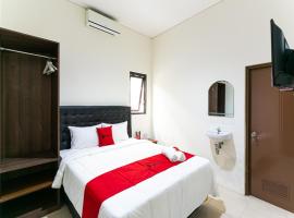 RedDoorz @ Urip Sumoharjo Solo，位于梭罗的酒店