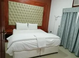 Discovery Furnished Apartments (Al-Amerat)