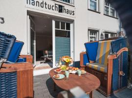 Das Handtuchhaus - Wohnen im schmalsten Haus - Mittendrin, sumarbústaður í Heringsdorf