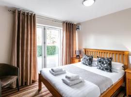 Roydon Marina Village Hotel, готель у місті Roydon