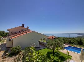 Beautiful villa Marevista with sea view and pool in Labin near Rabac โรงแรมในBrovinje