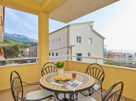 Apartments Zelic Tucepi, pet-friendly hotel in Tučepi