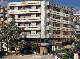Ξενδοχείο Σαμαράς, ξενοδοχείο στη Λαμία