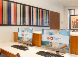 Holiday Inn Express & Suites Chicago O'Hare Airport by IHG, Holiday Inn hotel in Des Plaines