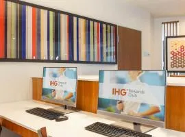 Holiday Inn Express & Suites Chicago O'Hare Airport by IHG