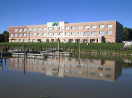 Holiday Inn Express & Suites Port Huron, an IHG Hotel, hotel with pools in Port Huron