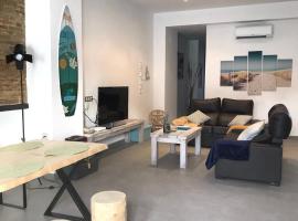 Cabanyal Beach House, cottage in Valencia