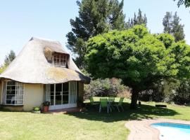 Clarens socialites, Thatch Cottage #1, guest house in Bethlehem