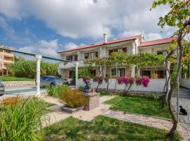Apartments Helena, hotel a Lopar
