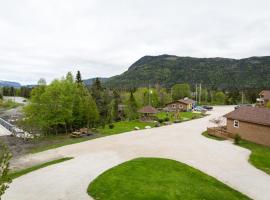 Middle Brook Cottages & Chalets, poilsiautojų namelis mieste Glenburnie