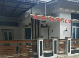 Budi Asih Guest house Syariah, ξενοδοχείο κοντά στο Αεροδρόμιο Tabing - PDG, 