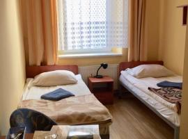 OWR Relax - Hostel położony blisko atrakcji turystycznych, hotel v destinaci Szczytna
