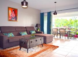 Kai cosy apartment with terrace pool and sea view near Papeete, hotel i Faaa