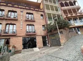 7 Baits Hotel