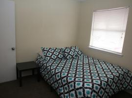2 bed/ 1 bath next to Ft. Sill, hotel in Lawton