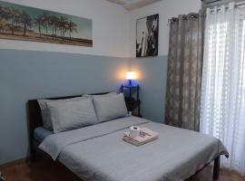 Cozy condo unit 5mins from Mactan Cebu Int'l Airport with Netflix, golfový hotel v destinaci Mactan