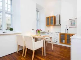 Best location, beautiful and quiet Old Town apt.