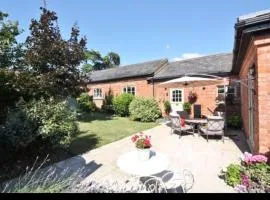 Stunning Barn private hot tub Malvern & Worcester Sleeps 6