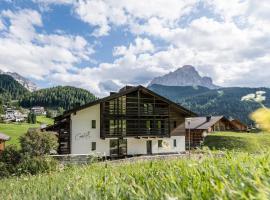 Cadepunt The Dolomites Lodge – domek górski w mieście Selva di Val Gardena