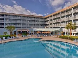1 Mi to Shelter Cove Hilton Head Resort Condo!