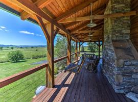 South Dakota Home - Private Lake, Canoe and Fire Pit, hotel en Spearfish