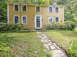 Historic Huntington Home - Walk to Westfield River, holiday home in Huntington