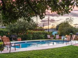 5 Mi to Dtwn Austin Gem with Pool, Pets Welcome