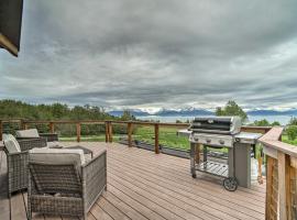 Home with Kachemak Bay View - 5 Miles to Downtown!, hotel dengan parking di Homer