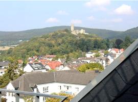 Voll ausgestattetes Penthouse-Zimmer mit Bad, hotel with parking in Königstein im Taunus