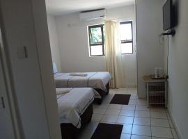 Highway Lodge, hotel v destinaci Gabane