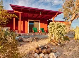 Chuck's Cabin in a Joshua Tree Community