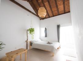 Casa Calma Yoga Guesthouse, vandrarhem i Agaete