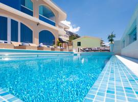 Apartments Ela, hotel en Makarska