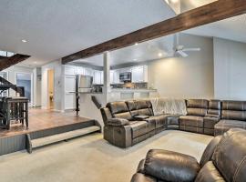 Cozy Condo Steps to Lake Michigan, 5 Mi to Boyne!, hotel em Harbor Springs