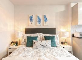 12 Helena Luxury Serviced Apartment, penzion v destinaci Reading