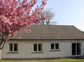 Sunny Bungalow, vacation home in Courtown