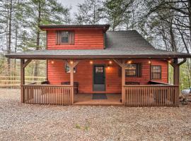 Modern Cabin with Deck in the Blue Ridge Mountains!, hotel di Blairsville