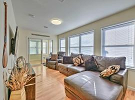 Charming Cottage - Steps to Point Pleasant Beach!，位于波因特普莱森特海滩的酒店