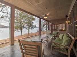 Family and Fisherman Friendly Home on Beaver Lake!, holiday home in Garfield