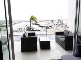 136 A First Line sleeps 6, hotel in Marbella