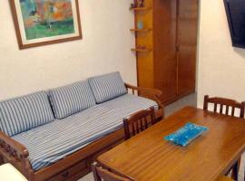 Depto. frente a Playa Varese con cochera – hotel w mieście Mar del Plata