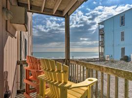 Oceanfront Topsail Beach Retreat - Steps to Shore!, lejlighed i North Topsail Beach