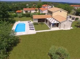 Charming villa Anita with private pool near Pula