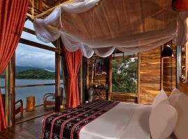 Lak Tented Camp, spa hotel in Lien Son