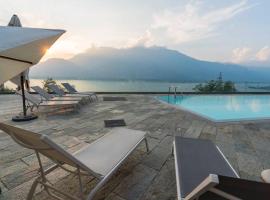 Magic lake view with beautiful pool area (camelia), hotel in Bellano