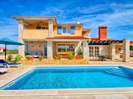 Charming villa Oliva with 4 bedrooms near the wonderful village of Fazana