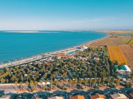 Camping Ampolla Playa, glamping site in L'Ampolla