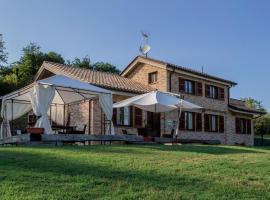 Villa Domus - Homelike Villas โรงแรมที่มีที่จอดรถในMontegiorgio