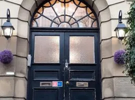 Carnegie Library: Shakespeare Apartment 3 Bedroom