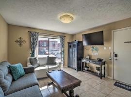 Game Day Retreat Pool Access, 2 Mi to Texas A and M, ξενοδοχείο σε College Station